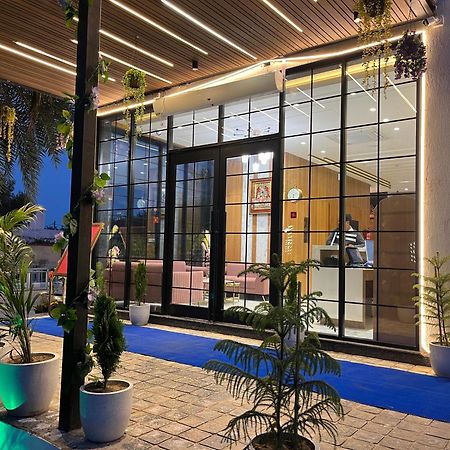 Hotel Three Seasons Vrindavan Exterior photo