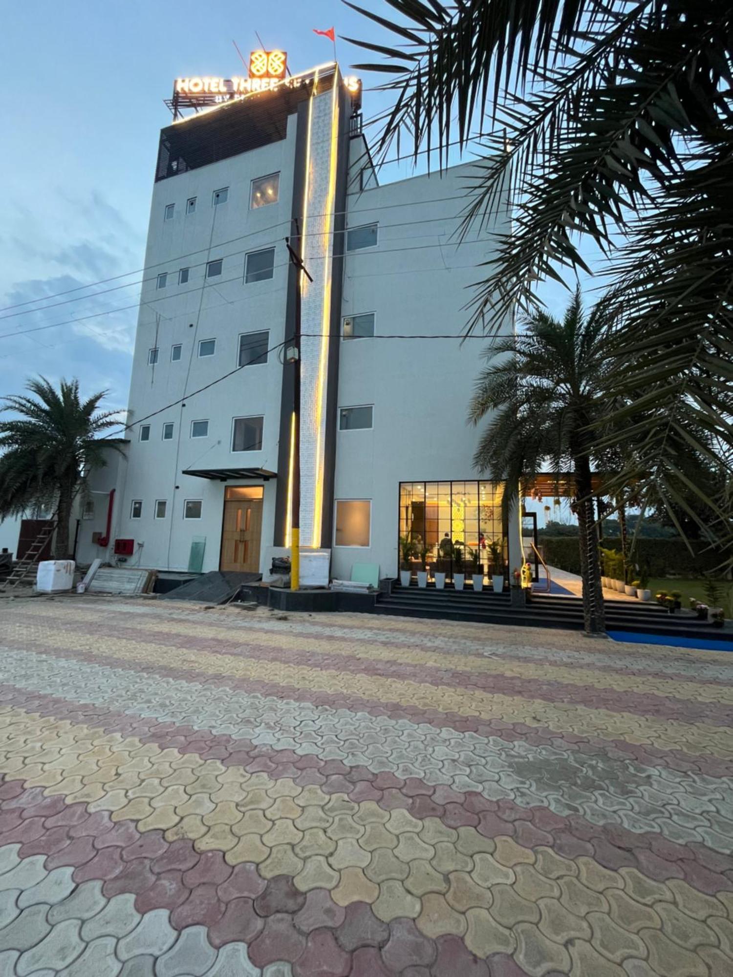 Hotel Three Seasons Vrindavan Exterior photo