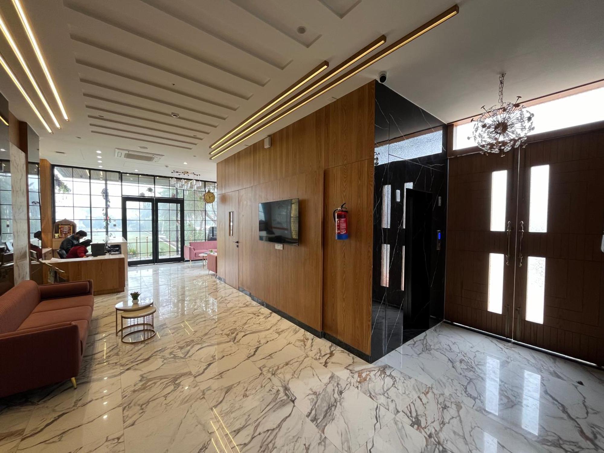 Hotel Three Seasons Vrindavan Exterior photo