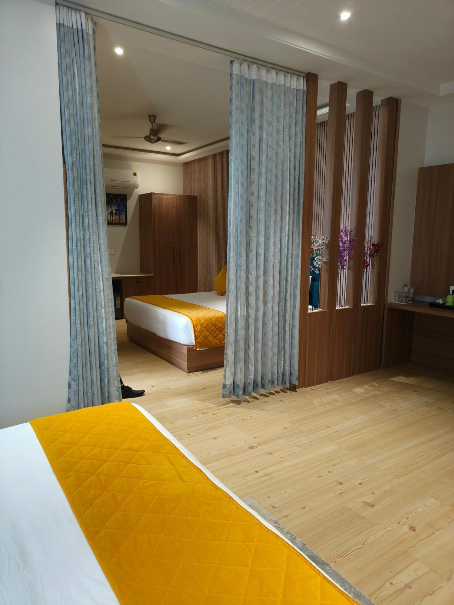 Hotel Three Seasons Vrindavan Exterior photo